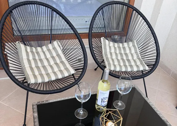 Apartment Seaside View In